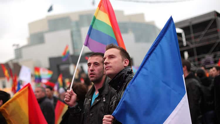 Türkiye’de Eşcinsel Olmanın 5 Madde İle Zorlukları!