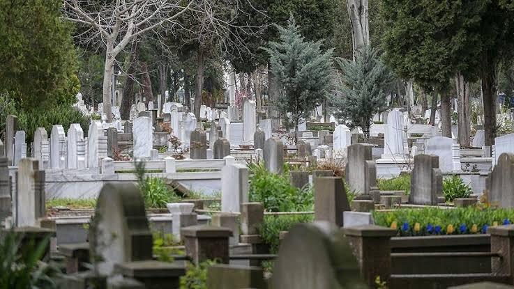 Mezarlıklar Neden Korkutucudur? Ölüler Canlanabilir Mi?