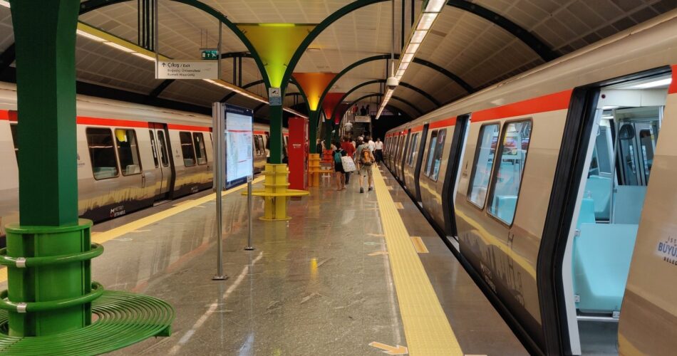 Metro Kaca Kadar Acik 2022
